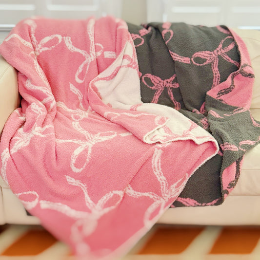 Bow Scalloped Coziest Blanket – Comfort Meets Elegance